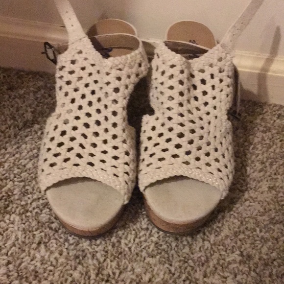 Miss Wedges - Picture 2 of 3